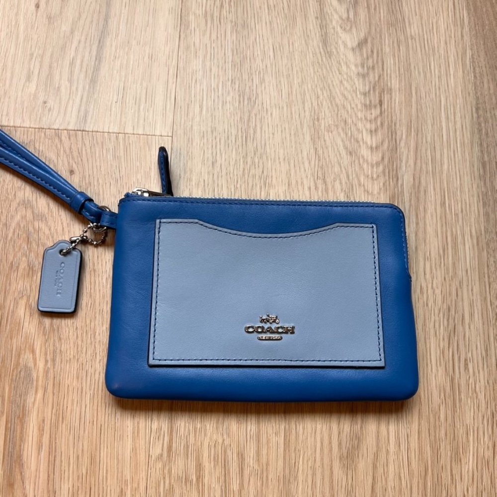 COACH wristlet EUC